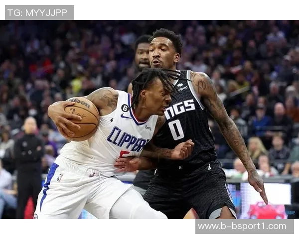 海兰德表现抢眼7投4中三分球3记助力球队赢得比赛 海兰德表现抢眼7投4中三分球3记助力球队赢得比赛