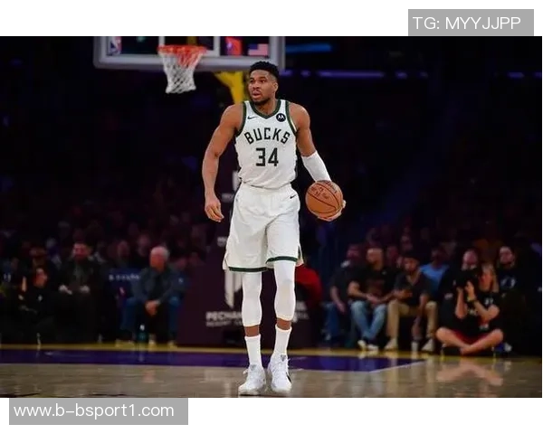 字母哥高效砍下30分8板6助关键时刻三分犯规令人担忧